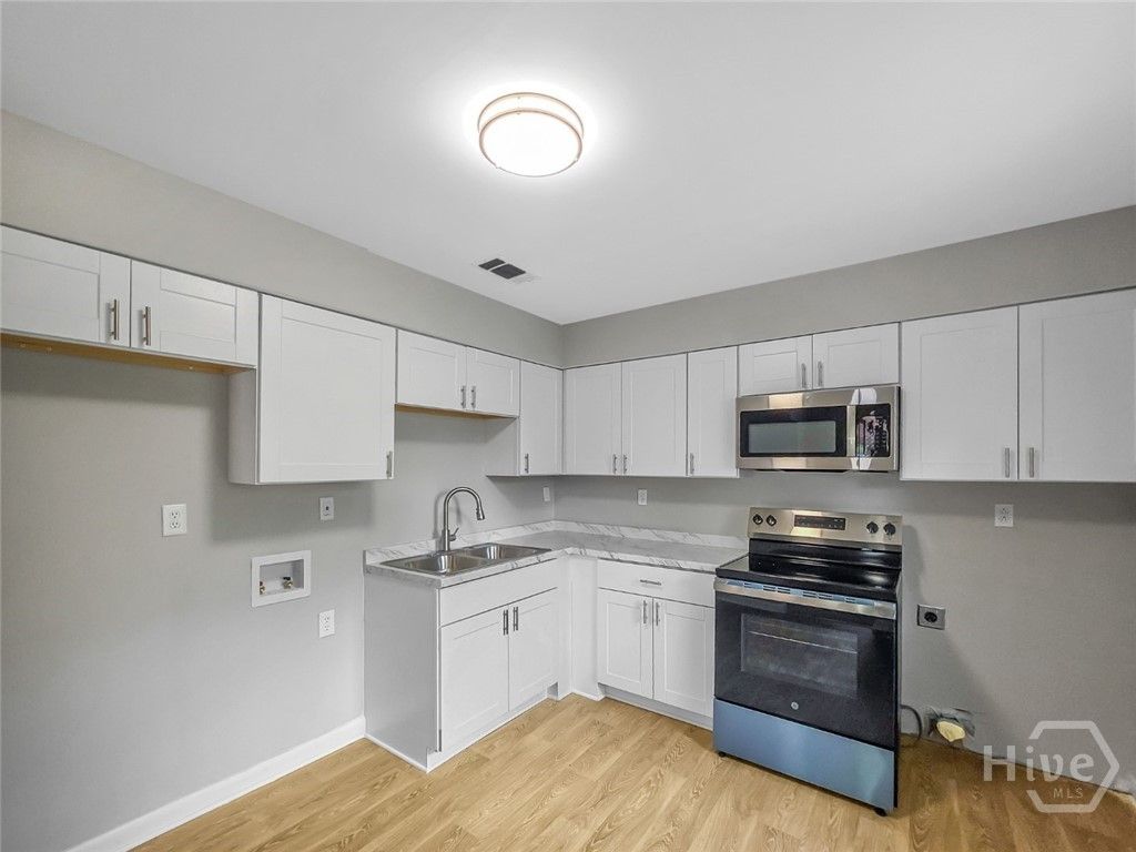 Image 11 of property listing at 3911 5th Street, Savannah, GA 31408