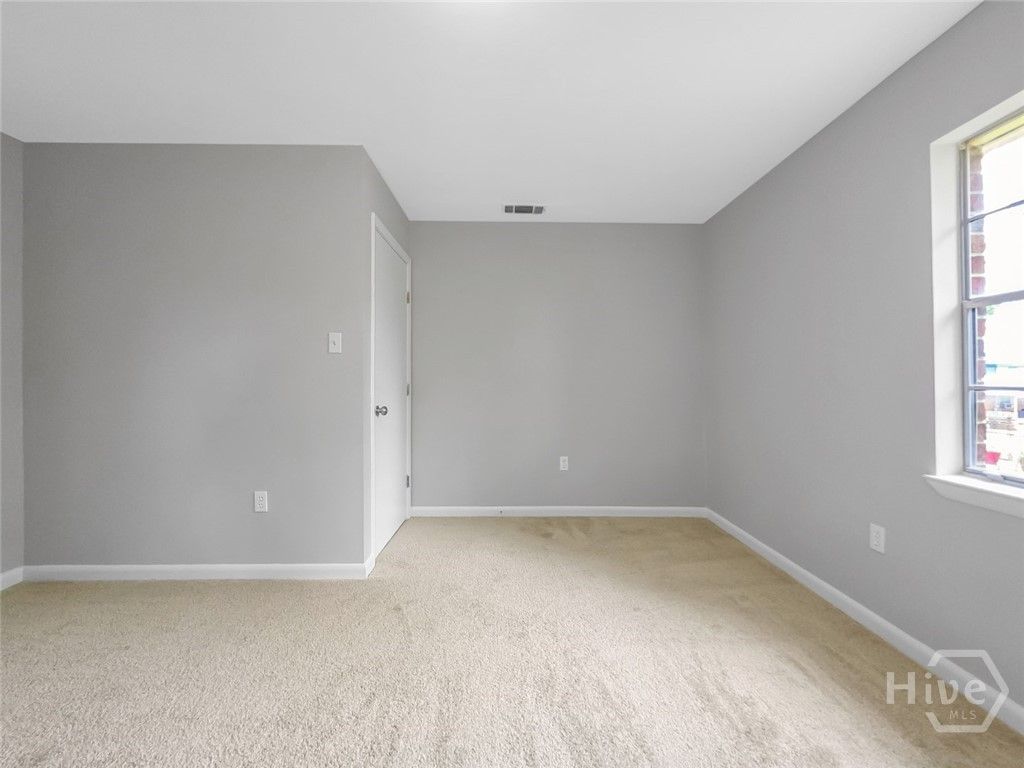 Image 19 of property listing at 3911 5th Street, Savannah, GA 31408