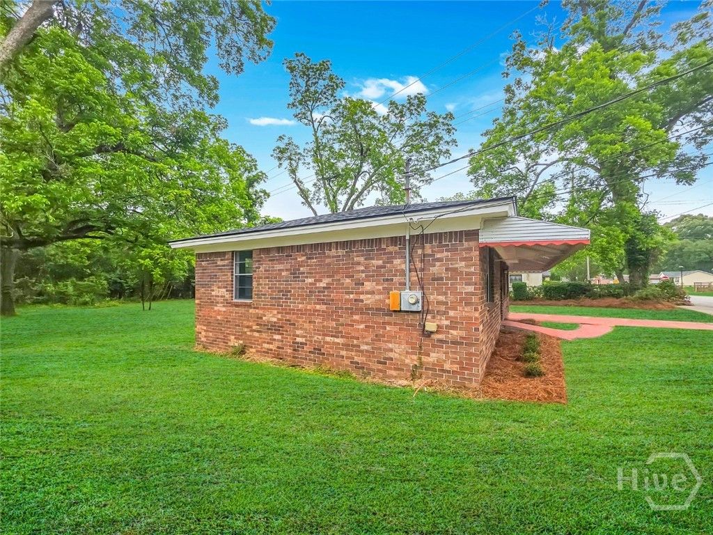 Image 3 of property listing at 3911 5th Street, Savannah, GA 31408