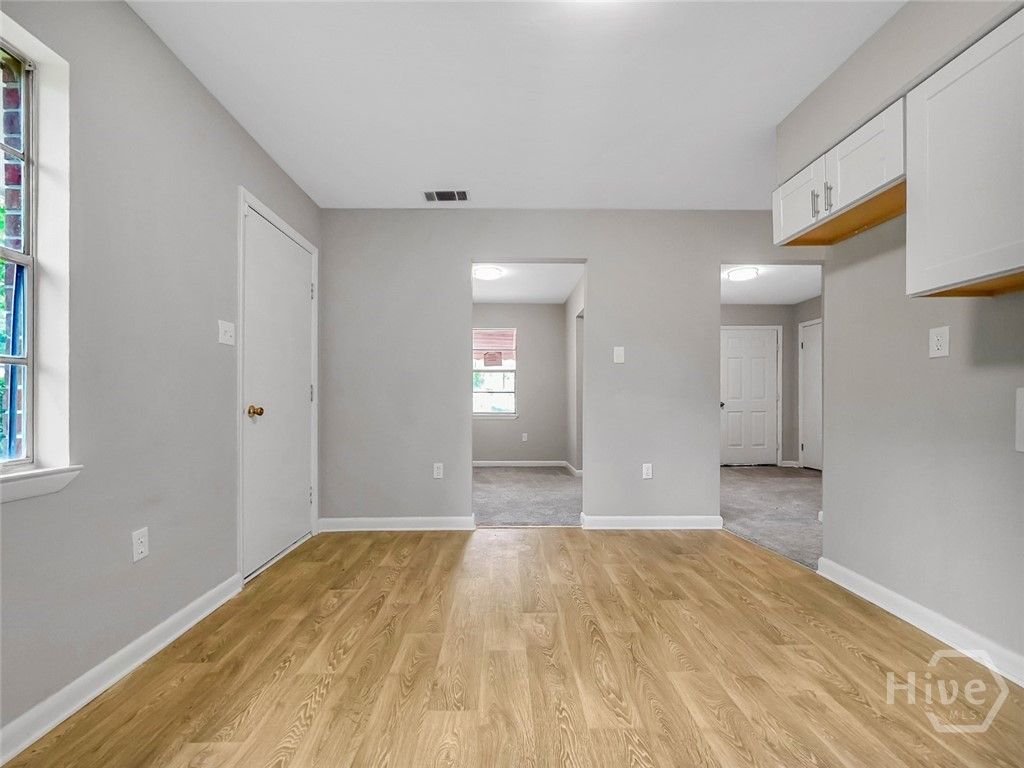 Image 5 of property listing at 3911 5th Street, Savannah, GA 31408