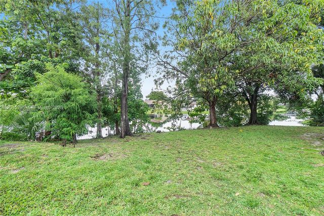 4561 NW 79th Ave, Lauderhill, FL 33351