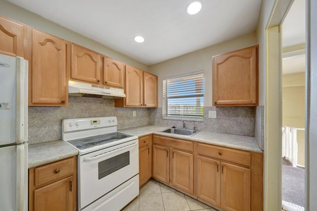 8435 Sunrise Lakes Boulevard 301, Sunrise, FL 33322