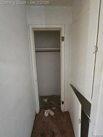 13876 Hendricks Avenue, Warren, MI 48089