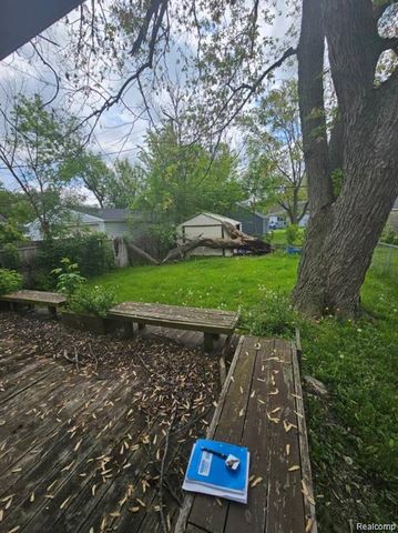 13876 Hendricks Avenue, Warren, MI 48089