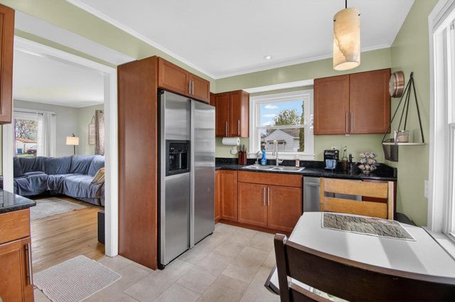 3206 Lakeview CIRCLE, Racine, WI 53402