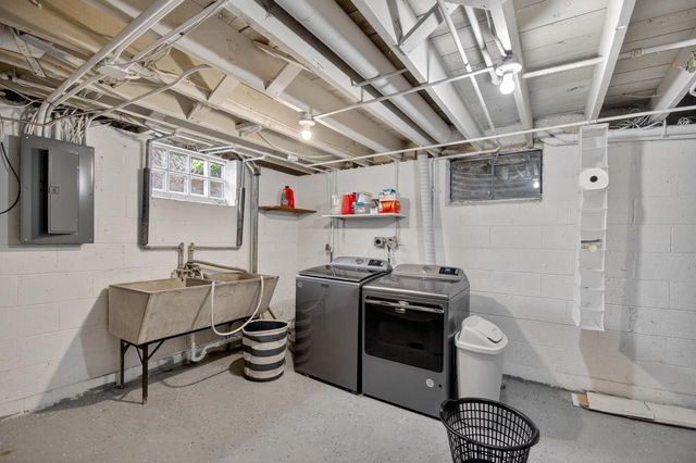 3206 Lakeview CIRCLE, Racine, WI 53402