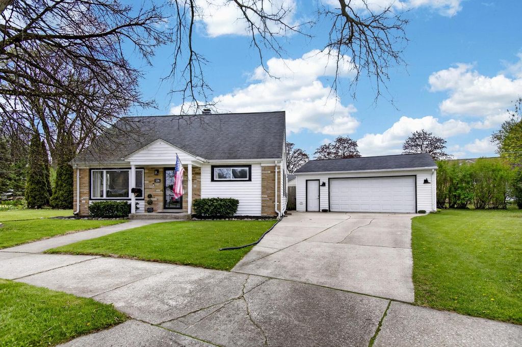 3206 Lakeview CIRCLE, Racine, WI 53402