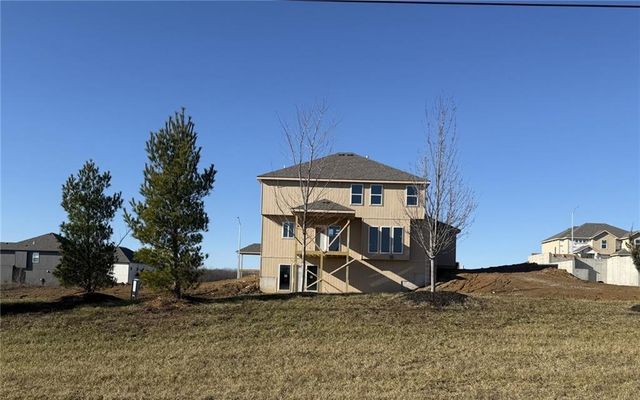 8931 N Poplar Avenue, Kansas City, MO 64156