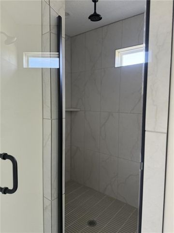 8931 N Poplar Avenue, Kansas City, MO 64156