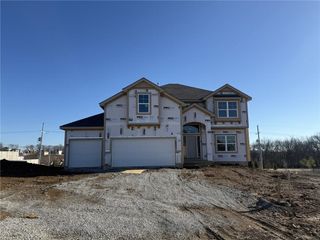 8931 N Poplar Avenue, Kansas City, MO 64156