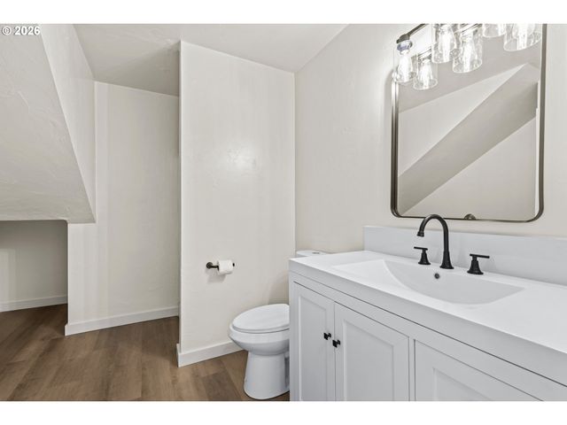 1794 KINGS NORTH St, Eugene, OR 97401