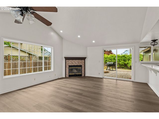 1794 KINGS NORTH St, Eugene, OR 97401