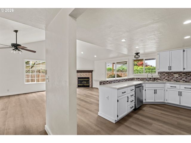 1794 KINGS NORTH St, Eugene, OR 97401
