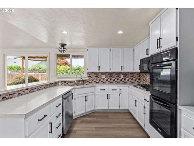 1794 KINGS NORTH St, Eugene, OR 97401