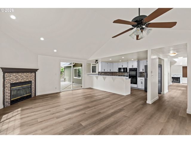 1794 KINGS NORTH St, Eugene, OR 97401