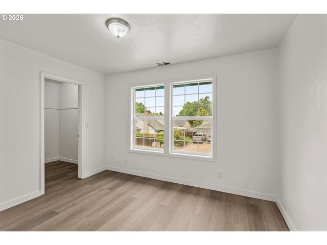 1794 KINGS NORTH St, Eugene, OR 97401