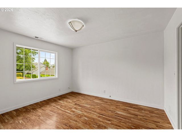 1794 KINGS NORTH St, Eugene, OR 97401