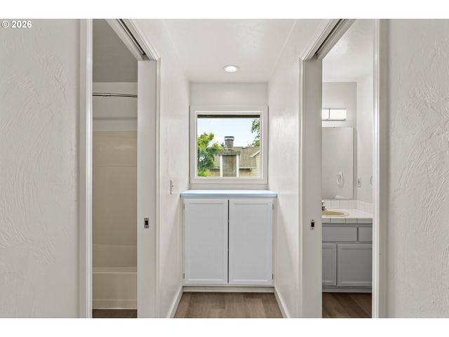 1794 KINGS NORTH St, Eugene, OR 97401