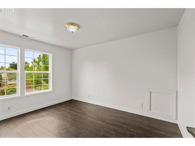 1794 KINGS NORTH St, Eugene, OR 97401