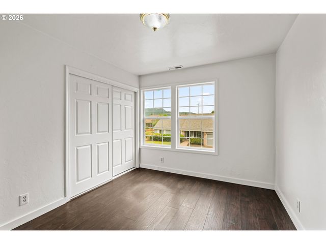 1794 KINGS NORTH St, Eugene, OR 97401