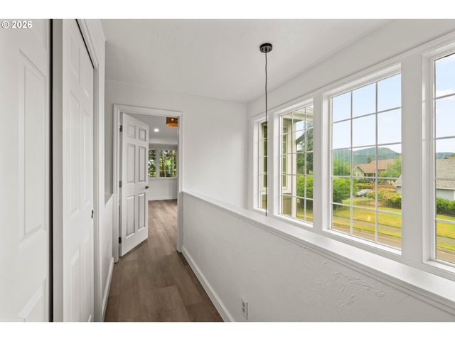 1794 KINGS NORTH St, Eugene, OR 97401