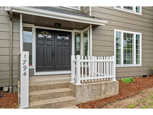 1794 KINGS NORTH St, Eugene, OR 97401