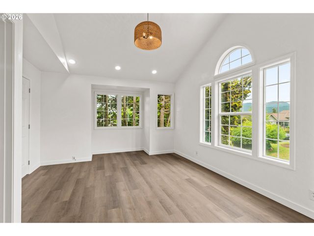 1794 KINGS NORTH St, Eugene, OR 97401