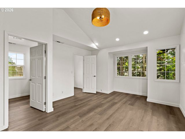 1794 KINGS NORTH St, Eugene, OR 97401