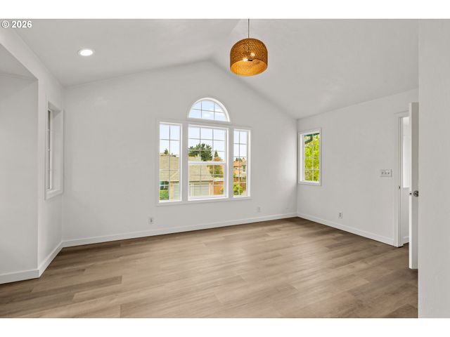 1794 KINGS NORTH St, Eugene, OR 97401
