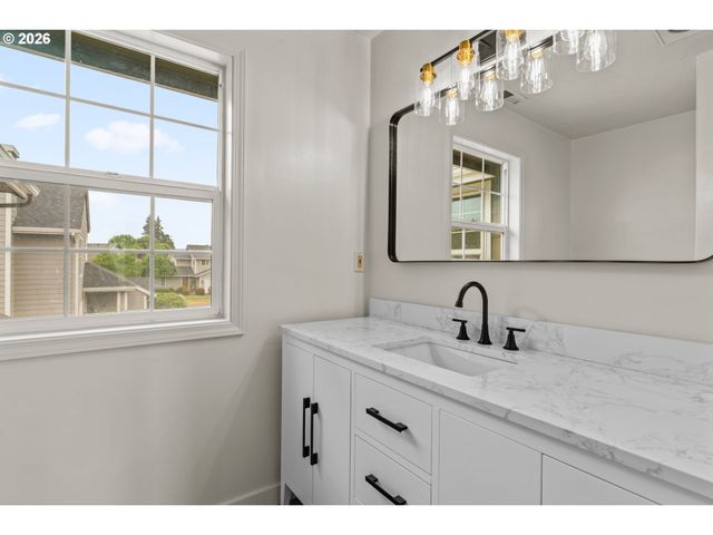 1794 KINGS NORTH St, Eugene, OR 97401