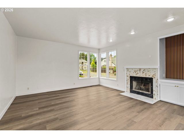 1794 KINGS NORTH St, Eugene, OR 97401