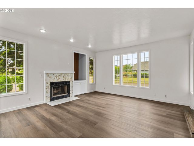 1794 KINGS NORTH St, Eugene, OR 97401