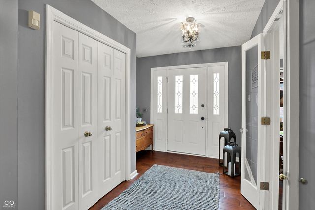 825 Mulberry Street, Zionsville, IN 46077