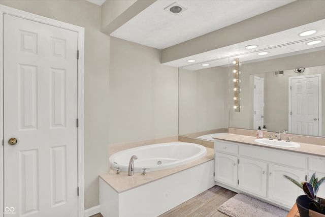 825 Mulberry Street, Zionsville, IN 46077