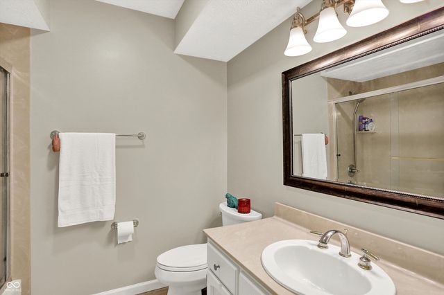 825 Mulberry Street, Zionsville, IN 46077