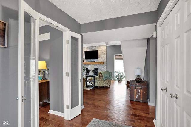 825 Mulberry Street, Zionsville, IN 46077