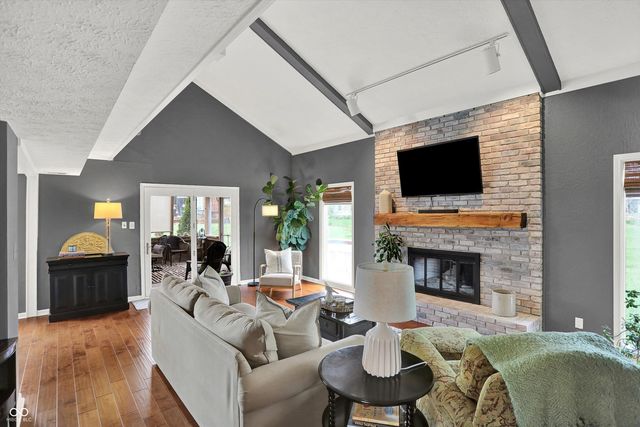 825 Mulberry Street, Zionsville, IN 46077