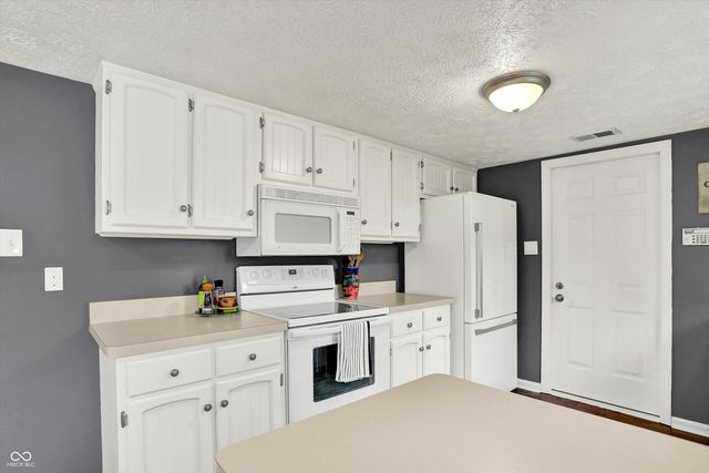 825 Mulberry Street, Zionsville, IN 46077