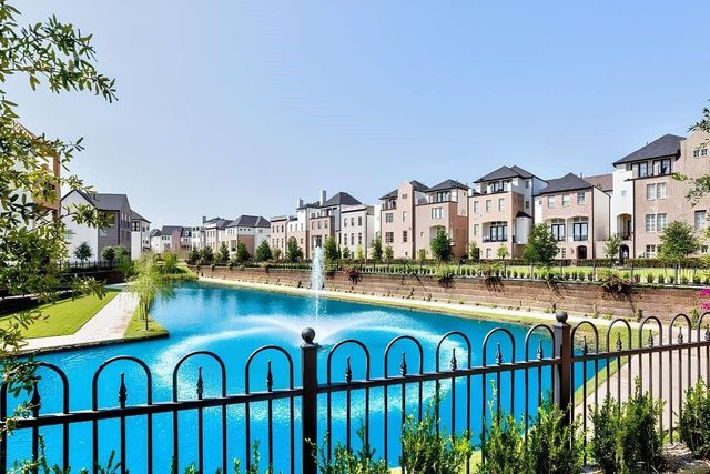 9516 London Bridge Station, Houston, TX 77045