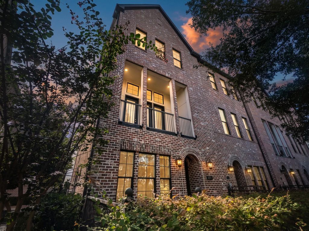 9516 London Bridge Station, Houston, TX 77045