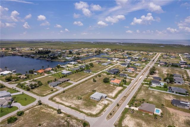 4304 Jacaranda PKWY W, Cape Coral, FL 33993
