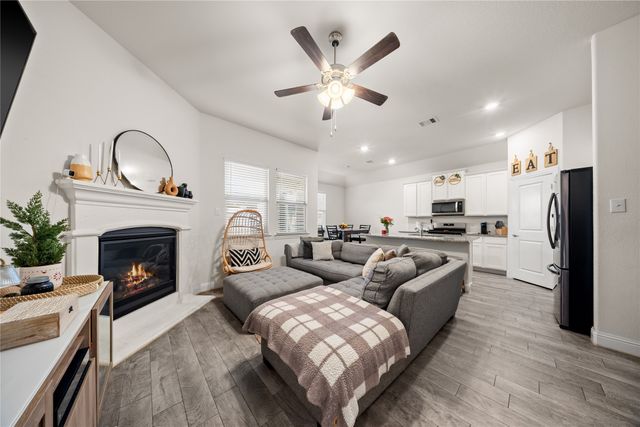 11025 Klondike Lane, Aubrey, TX 76227
