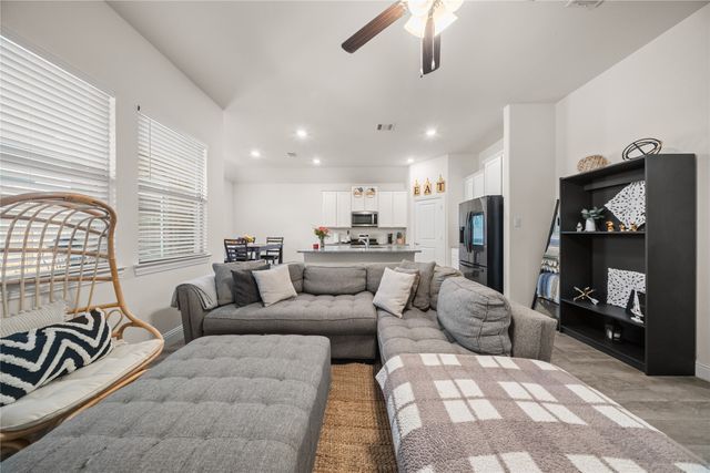 11025 Klondike Lane, Aubrey, TX 76227