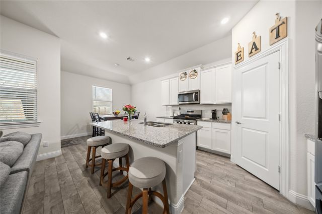 11025 Klondike Lane, Aubrey, TX 76227