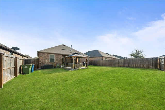 11025 Klondike Lane, Aubrey, TX 76227