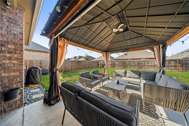 11025 Klondike Lane, Aubrey, TX 76227