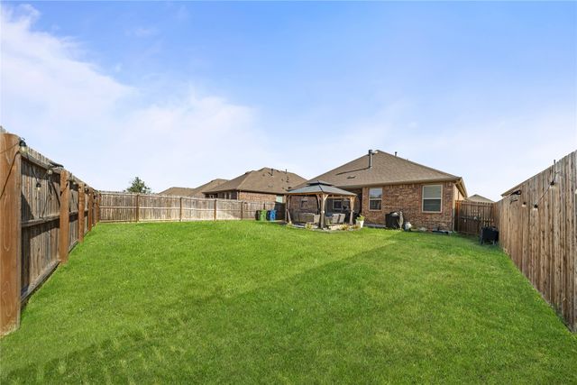 11025 Klondike Lane, Aubrey, TX 76227