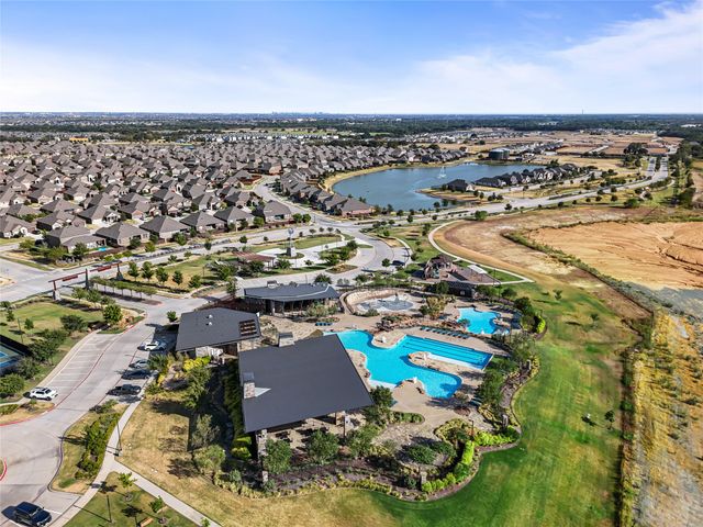 11025 Klondike Lane, Aubrey, TX 76227