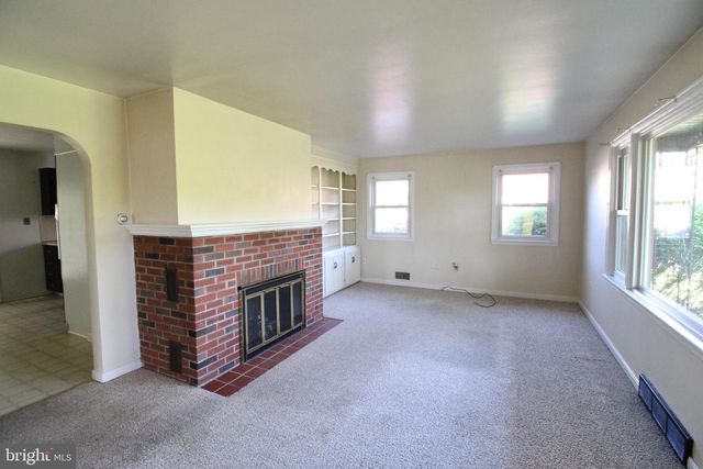 138 MEADOW LN, Lancaster, PA 17601