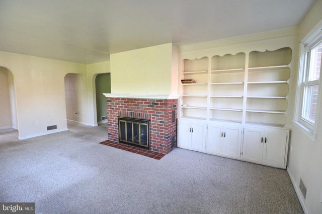 138 MEADOW LN, Lancaster, PA 17601